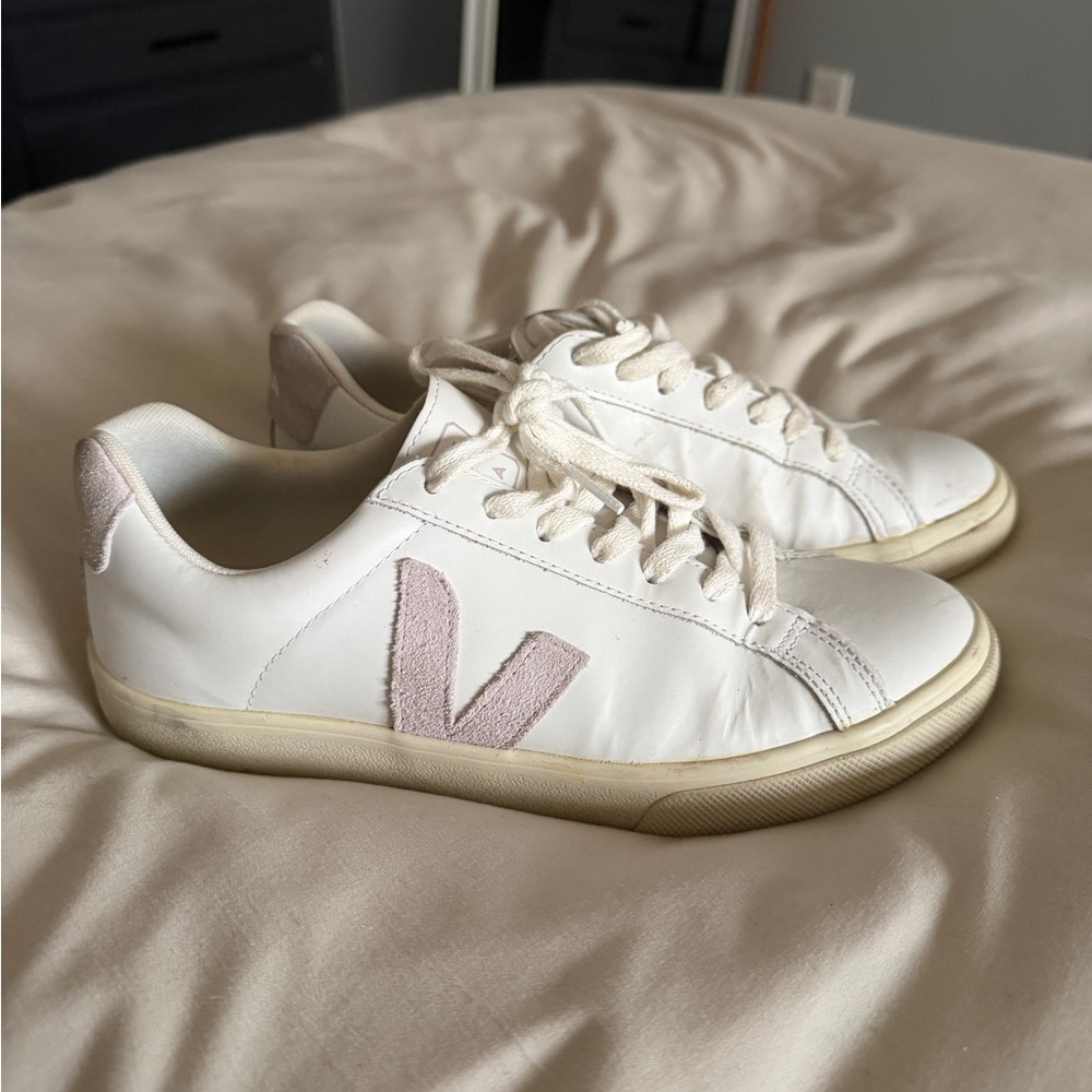 Veja purple logo